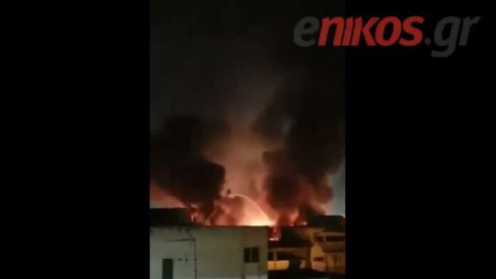 Ταύρος: Νέα ΒΙΝΤΕΟ από τη μεγάλη φωτιά σε βιοτεχνία