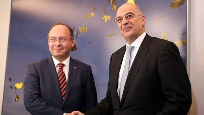 Τηλεφωνική επικοινωνία Δένδια με τον Ρουμάνο ομόλογό του