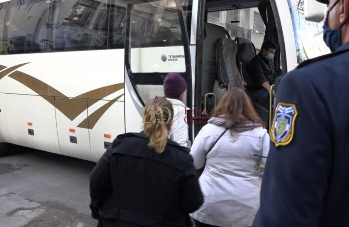 Προσαγωγές περίπου 50 καλλιτεχνών από το σημείο της δολοφονίας Γρηγορόπουλου (VIDEO)