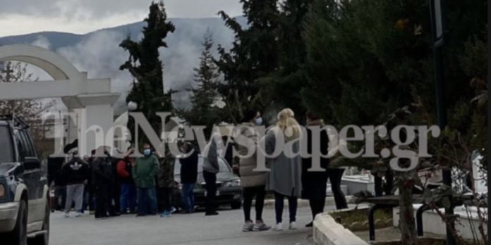 Βόλος: Νέος συνωστισμός σε κηδεία Ρομά που πέθανε από κορωνοϊό