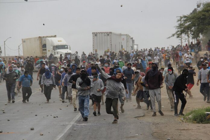 Περού: Συγκρούσεις μεταξύ αστυνομικών και εργατών γης – Δύο νεκροί