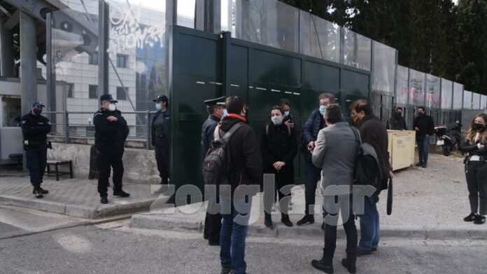 Διαμαρτυρία των εκπαιδευτικών έξω από το Υπουργείο Παιδείας