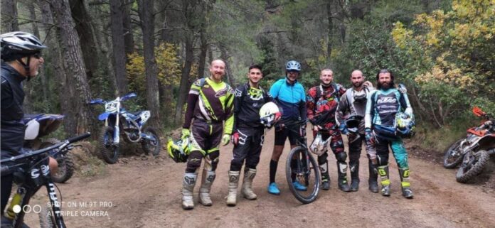 Η ατομική ευθύνη που μας ζητά, δεν ισχύει για τον ίδιο, που μας μαλώνει αν δεν τηρούμε τα μέτρα!-(VIDEO)