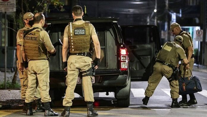 Βραζιλία: Κινηματογραφική ληστεία, με αρπαγή ομήρων, εκρήξεις και ανταλλαγή πυρών σε τράπεζα – (VIDEOS)