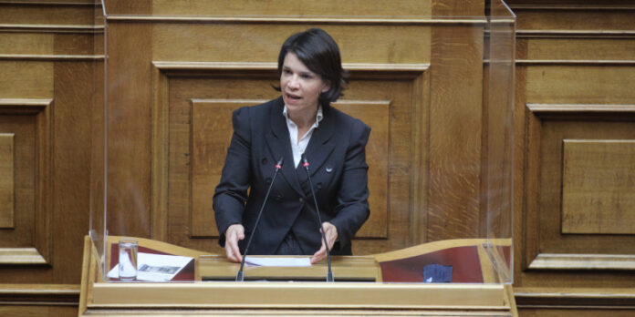 Απίστευτη χυδαιότητα βουλευτή του ΣΥΡΙΖΑ κατά του πρωθυπουργού: Τον αποκάλεσε «επιδειξία»