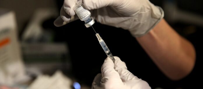 Συναγερμός σε νοσοκομείο του Σικάγο: Σταμάτησε τη χορήγηση του εμβολίου της Pfizer – Έρευνα ξεκίνησε ο FDA