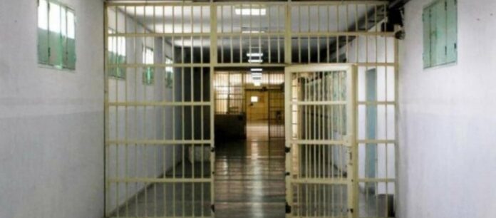 Κρήτη: Άγνωστοι πέταξαν δέματα στις φυλακές Χανίων – Περιείχε ναρκωτικά και ένα κινητό