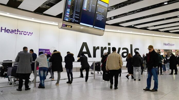 Μετάλλαξη κορωνοϊού: Σε διεθνή απομόνωση η Βρετανία – 40 χώρες απαγορεύουν τις πτήσεις