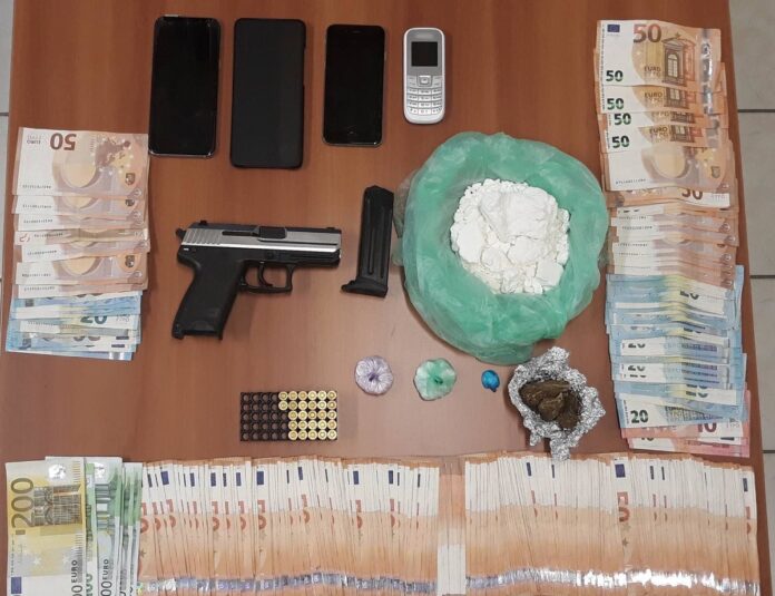 Ημαθία: Έκρυβαν στο σπίτι τους όπλο που είχε κλαπεί από αστυνομικό της Θεσσαλονίκης