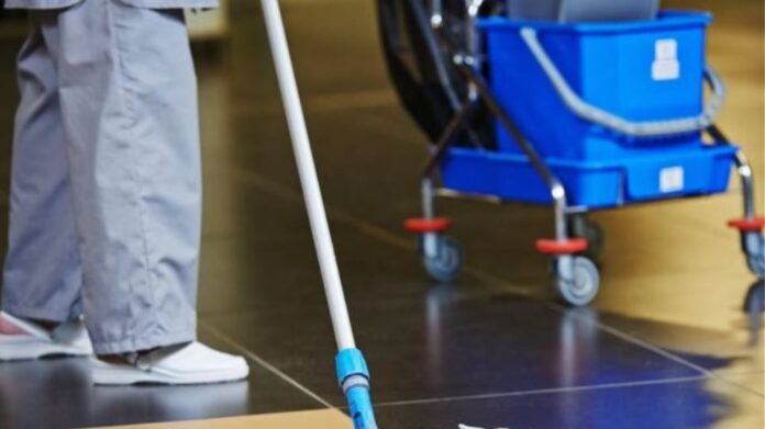 Συνελήφθη η Γεωργιανή οικιακή βοηθός που ξάφριζε κοσμήματα μεγάλης αξίας από τα σπίτια στα οποία εργαζόταν