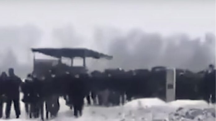 Σοκ: Με τιμές ήρωα κηδεύτηκε στην Τσετσενία ο δολοφόνος που αποκεφάλισε τον καθηγητή Πατί