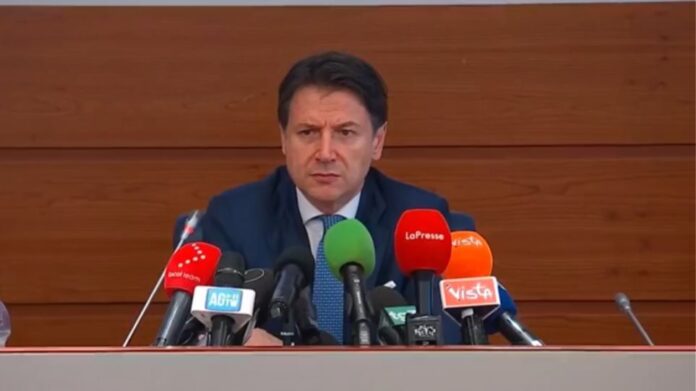 Ιταλία: «Δεν θα είναι υποχρεωτικός ο εμβολιασμός» λέει ο Τζουζέπε Κόντε