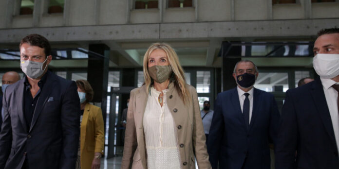 Συνεργάτες πρωθυπουργού για σχόλια μετά την επίσκεψη της συζύγου του στην Καλαμάτα: Η χυδαιότητα έχει ξεπεράσει κάθε όριο