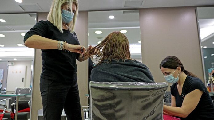 Και τα Χριστούγεννα απαγόρευση κυκλοφορίας 22:00 με 05:00 – Ανοίγουν από αύριο οι υπηρεσίες περιποίησης νυχιών