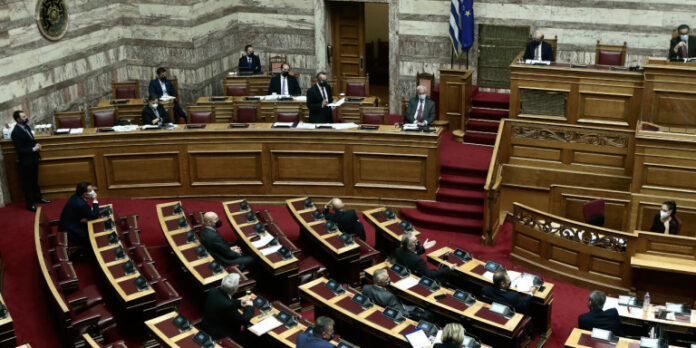 Κόντρα Σταϊκούρα-Τσακαλώτου στη Βουλή: «Θα ήμουν αποτυχημένος αν ήμουν… Τσακαλώτος» – «Θα ντρεπόμουν να έφερνα παραπλανητικά στοιχεία»