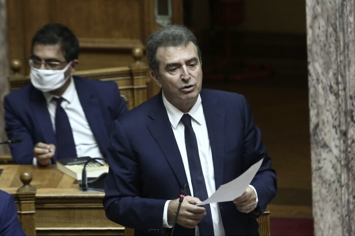 Χρυσοχοΐδης: Οι επέτειοι καταστροφής της Αθήνας τελείωσαν – Σόου Σπίρτζη που εμφανίστηκε με ανθοδέσμη (Video)