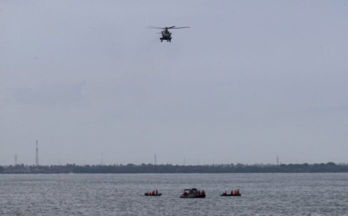 Ινδονησία: Εντοπίστηκαν τα μαύρα κουτιά του Boeing – Δύτες θα τα ανασύρουν από το βυθό