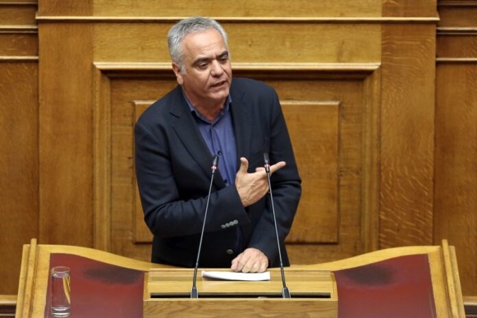 Σκουρλέτης: Εκτεθειμένη η κυβέρνηση για τις ακραίες εργασιακές συνθήκες στις ταχυμεταφορές