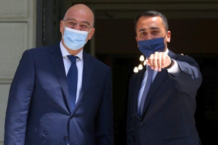 Στον αέρα η συμφωνία Ελλάδας-Ιταλίας για την οριοθέτηση της ΑΟΖ