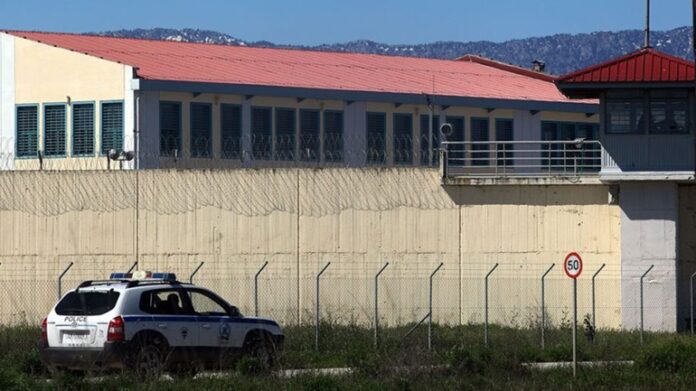 Διαμαρτυρία στις Φυλακές Τρικάλων: Κρατούμενοι έβαλαν φωτιά σε στρώματα