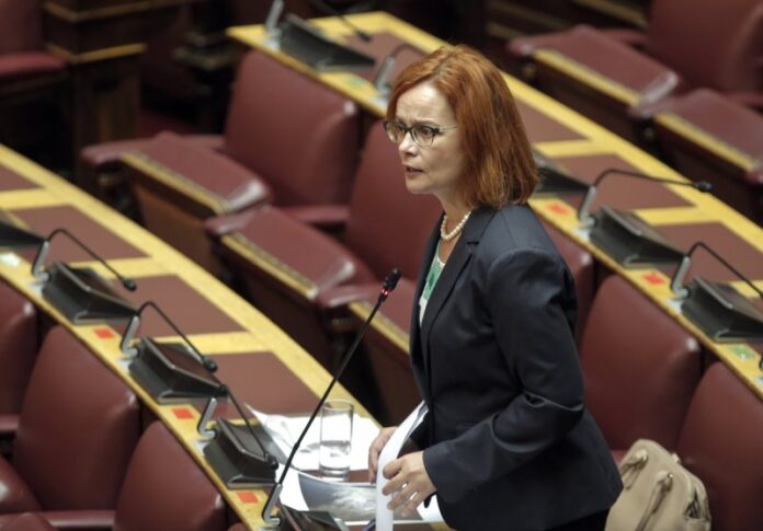 Απαράδεκτη Σκούφα (ΣΥΡΙΖΑ) σε εκπομπή: Θα με πει εμένα κυρία μου και άλλες τέτοιες μ@λ@κίες…