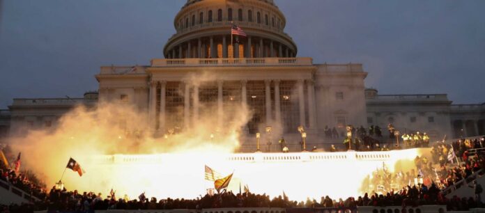 ΗΠΑ: Κατά την έφοδο αστυνομίας στο σπίτι του «αυτοκτόνησε» ο 60χρονος που λένε ότι είχε πάρει το laptop της Ν.Πελόζι