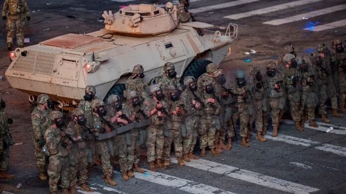 ΗΠΑ: Δυνάμεις της Εθνοφρουράς στην Ουάσινγκτον έλαβαν εντολή να φέρουν οπλισμό