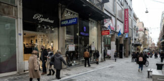 Ανοίγουν τα καταστήματα τη Δευτέρα: Με SMS διάρκειας 2 ωρών οι αγορές – Ανεβάζουν ρολά κομμωτήρια και κέντρα αισθητικής