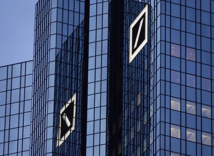 NWT: Μπλόκο της Deutsche Bank στον Τραμπ και τις εταιρείες του