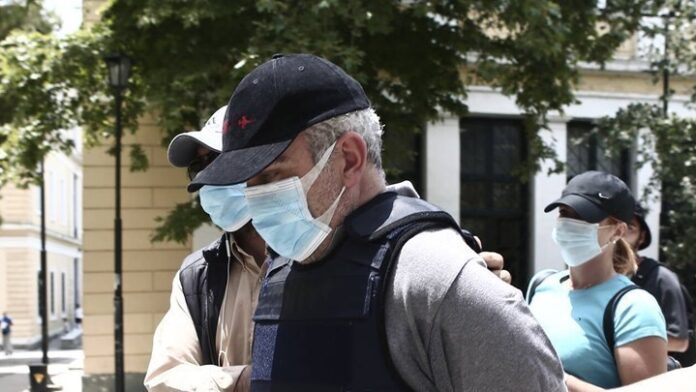 Ο ψευτογιατρός πουλούσε και μετοχές της Τράπεζας της Ανατολής – Τα κέρδη των 850.000 ευρώ