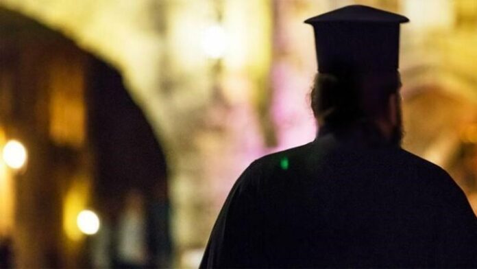 Σάλος στην Κρήτη: Παντρεμένος ιερέας είχε διπλή ζωή – Τι καταγγέλλει γυναίκα που την εξαπάτησε