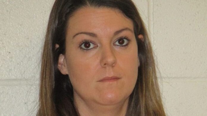 ΗΠΑ: Δασκάλα έκανε σεξ με μαθητές της πριν από το μάθημα – Τους οδηγούσε σε πάρκο κοντά στο σχολείο