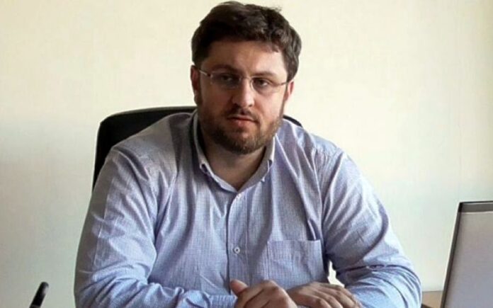 Ζαχαριάδης: Ο ανασχηματισμός έδειξε αμηχανία και “έλλειψη πάγκου”