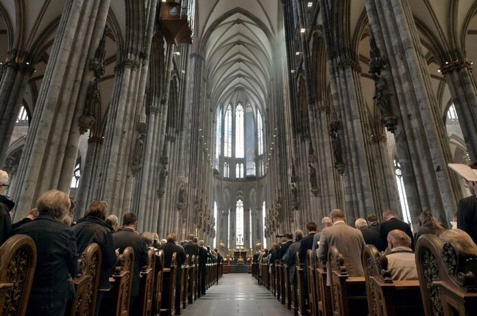 Νέο σκάνδαλο κακοποίησης ανηλίκων στην γερμανική καθολική εκκλησία που προσπάθησε να φιμώσει τον Τύπο!