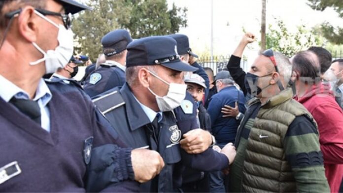 Κατεχόμενα: Επεισόδια σε διαδήλωση Τουρκοκυπρίων εργαζομένων στις ελεύθερες περιοχές