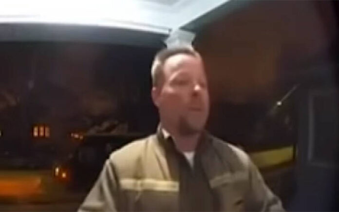 Ντελιβεράς απολύθηκε μετά τον ρατσιστικό οχετό του στην εξώπορτα πελάτη (Video)