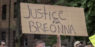 Μπριόνα Τέιλορ: Αποτάχθηκαν δύο αστυνομικοί που ενεπλάκησαν στη δολοφονία της