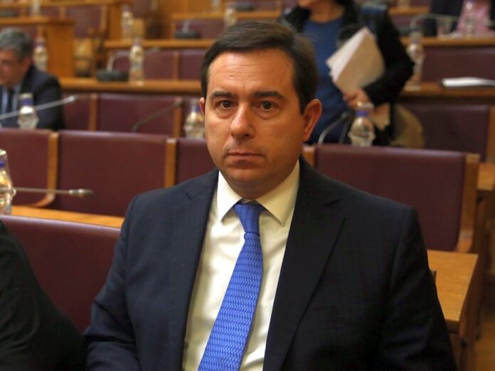 Ο Μηταράκης με επιστολή του, προσπαθεί να καθησυχάσει τους ακρίτες στον Έβρο για την επέκταση του ΚΥΤ