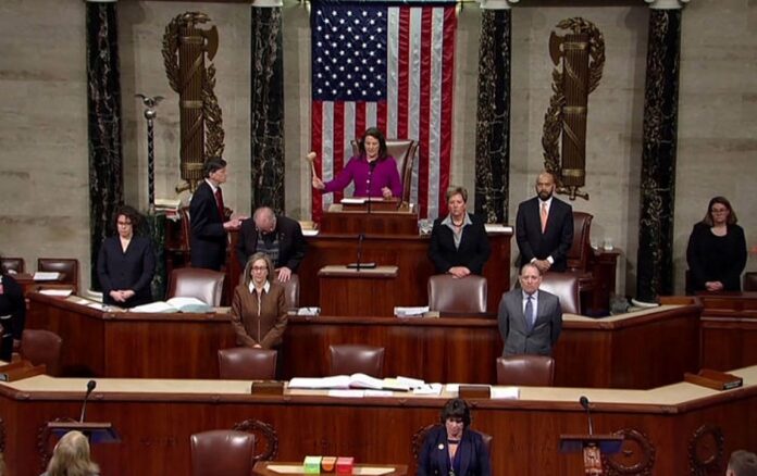 Η Βουλή των Αντιπροσώπων ψήφισε υπέρ της παραπομπής του Τραμπ για υποκίνηση στάσης