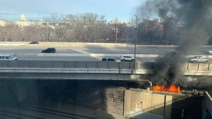 Συναγερμός στο Καπιτώλιο: Σε lockdown λόγω φωτιάς-(VIDEO-ΦΩΤΟ)