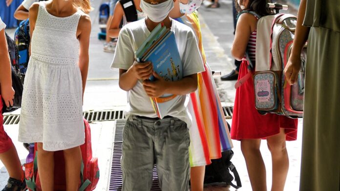 Άνοιγμα σχολείων: «Ναι» από τους λοιμωξιολόγους και για τις «κόκκινες» περιοχές