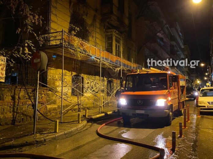 Θεσσαλονίκη: Φωτιά σε εγκαταλελειμμένο κτίριο στην Τούμπα