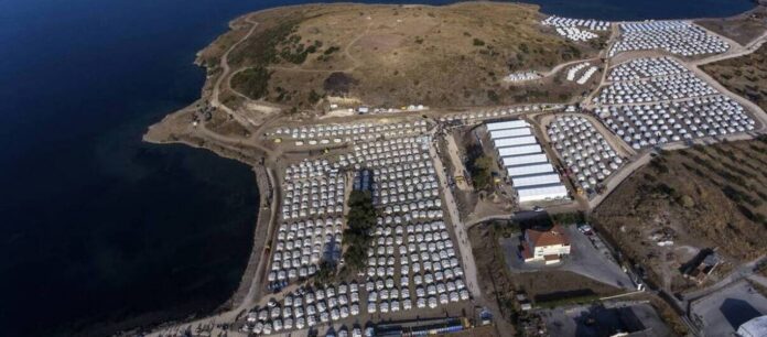 Βίντεο-σοκ: Μια ολόκληρη πόλη μουσουλμάνων κατασκευάστηκε στην Λέσβο απέναντι από τα τουρκικά παράλια!