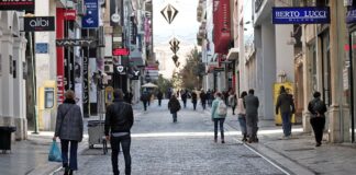 Λιανεμπόριο: Ανοίγει «κανονικά», αλλά με αποστάσεις και sms