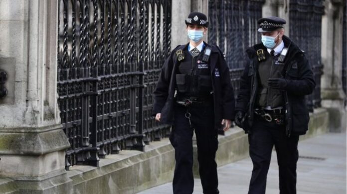 Απίστευτο: Έστησαν «εργοστάσιο κάνναβης» στο Σίτι του Λονδίνου!