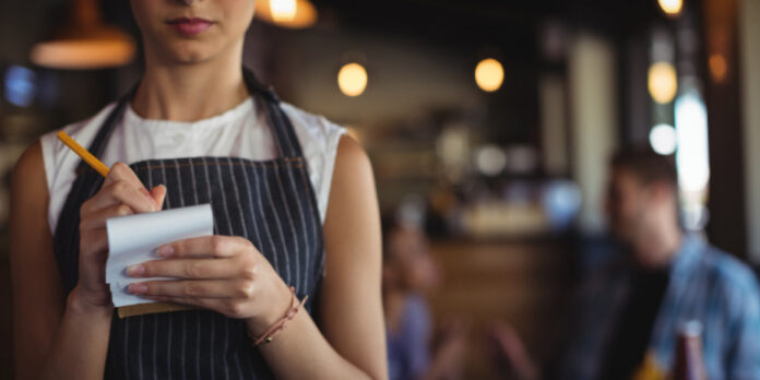 Η ηρωίδα σερβιτόρα που έσωσε 11χρονο από κακοποίηση, θα πάρει πάνω από 33.000 δολάρια (ΦΩΤΟ)