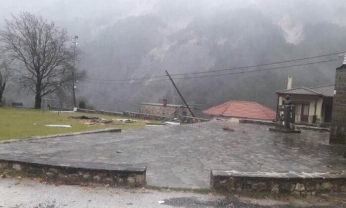 Ιωάννινα: Προβλήματα από τις έντονες βροχοπτώσεις – Ανεμοστρόβιλος έπληξε την ορεινή Άρτα