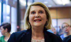 Όταν η Σοφία Βούλτεψη εξαγριώθηκε επειδή «μένουν άνθρωποι δίπλα στους Ρομά» (video)