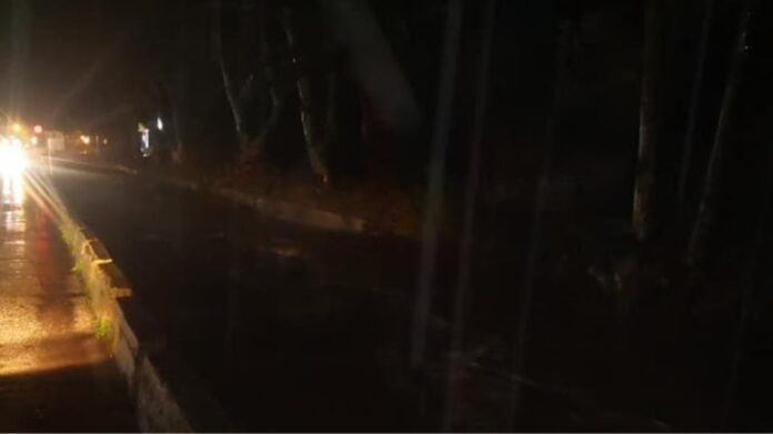 Κακοκαιρία – Λέσβος: Οριακή η κατάσταση στην Καλλονή – «Έσπασε» ο ποταμός Τσικνιάς