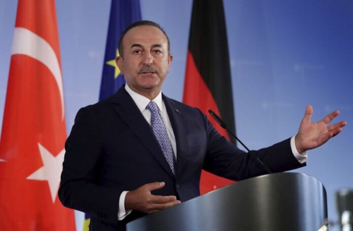 Νέες προκλήσεις Τσαβούσογλου: Πρώτα κυμάτισε η τουρκική σημαία και μετά τους βάλαμε να κάτσουν στο τραπέζι